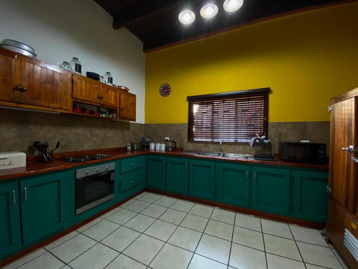 Uthando Backpackers Lodge Oudtshoorn Exteriör bild